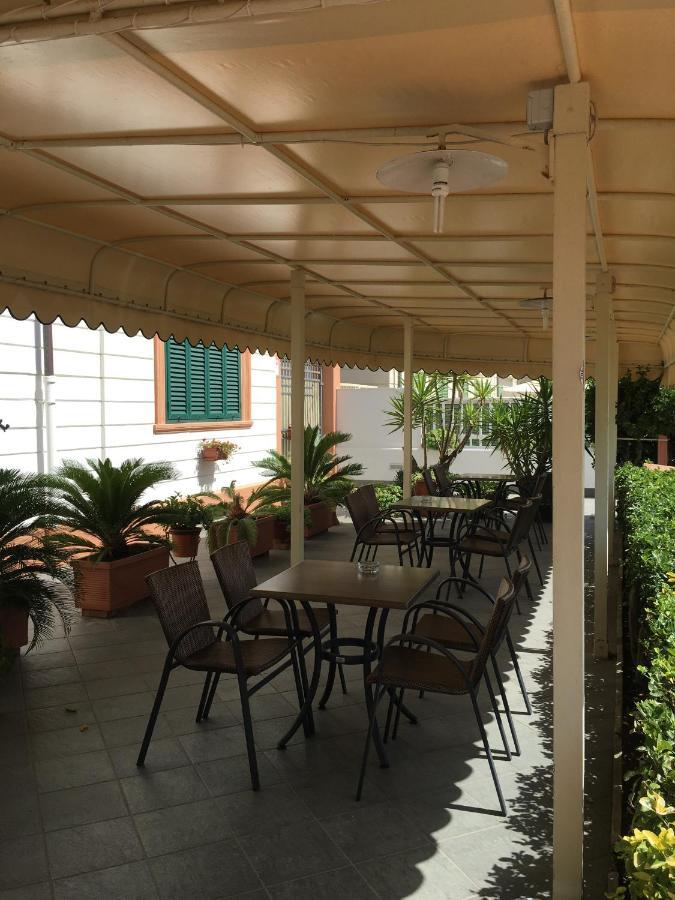 Hotel Mare Blu Λίντο ντι Καμαϊόρε Εξωτερικό φωτογραφία